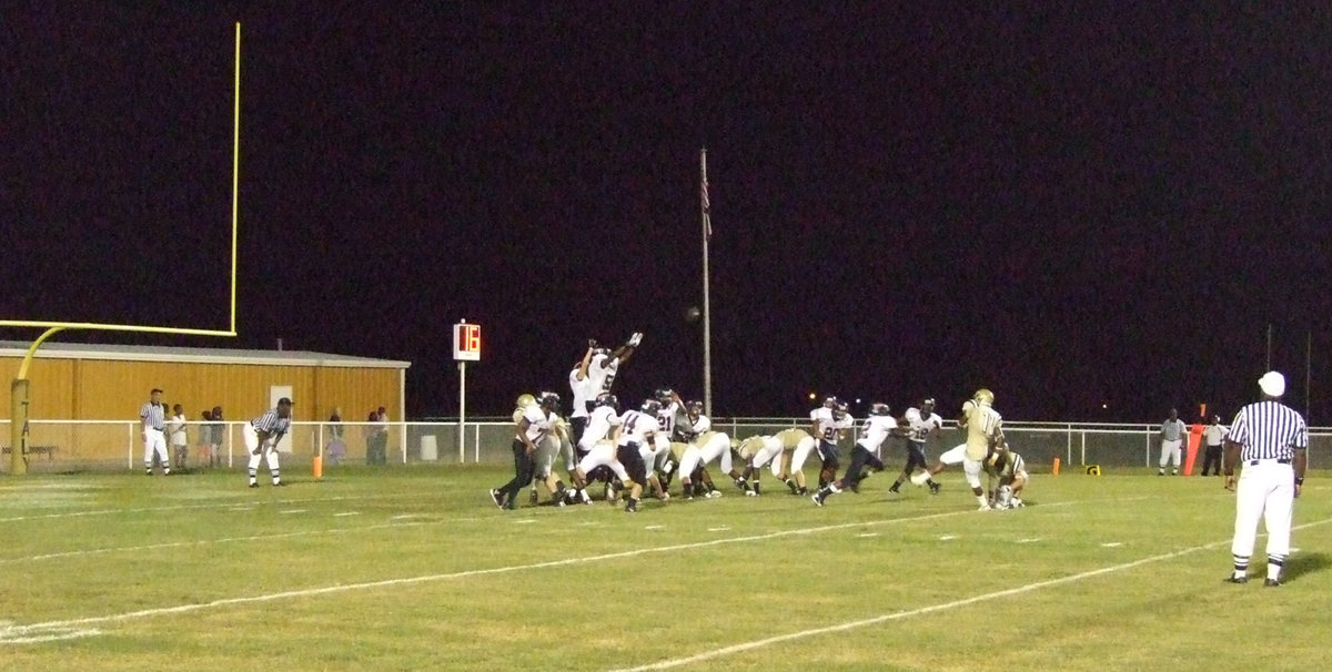 Image: It’s good — Jasenio Anderson (11) kicks in the point after attempt. In fact, Senio hit 7-of-8 in the game.