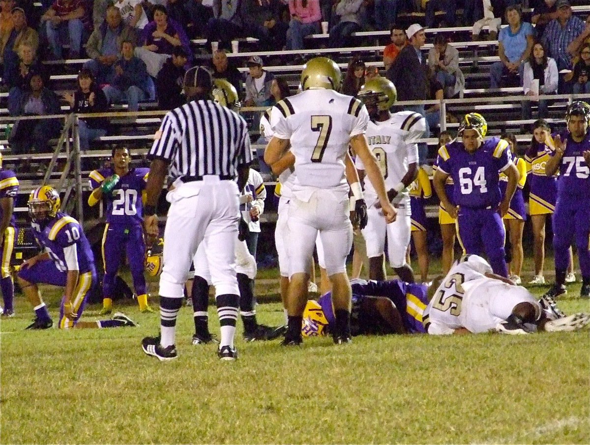 Image: Italy’s Jacob Lopez — Italy’s Jacob Lopez(52) tackles the Bison running back.