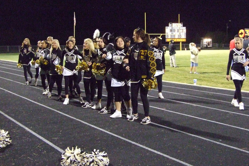 Image: Gladiators and Jaguars — The IHS Cheerleaders introducing Hubbard.