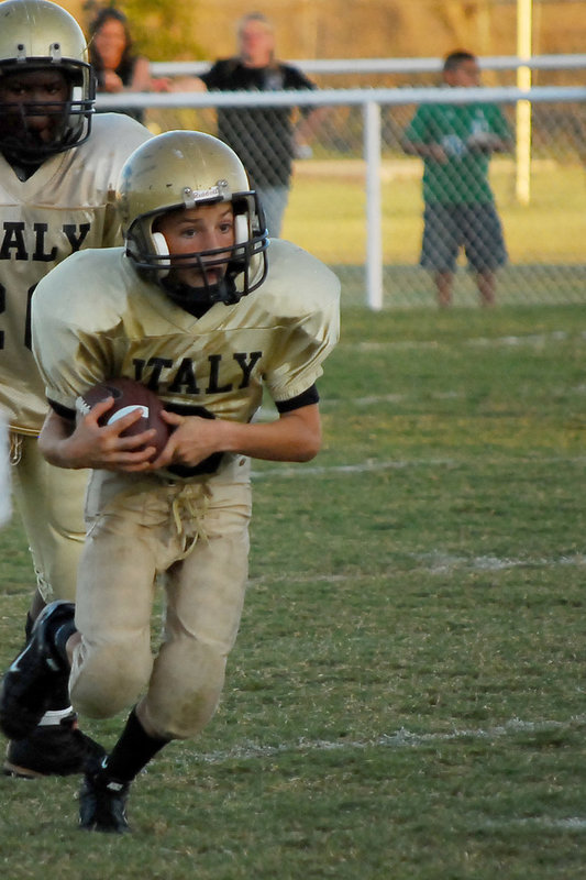 Image: Taking the handoff — Tailback Conner Esselman looks for daylight against the Rice defense.