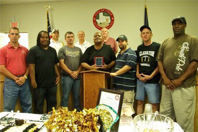 Image: All together — It takes a community to raise good kids. In appreciation of all the support Mayor Jackson and the City of Italy have shown their local youth organization, Mayor Jackson is presented with an appreciation plaque from the IYAA.