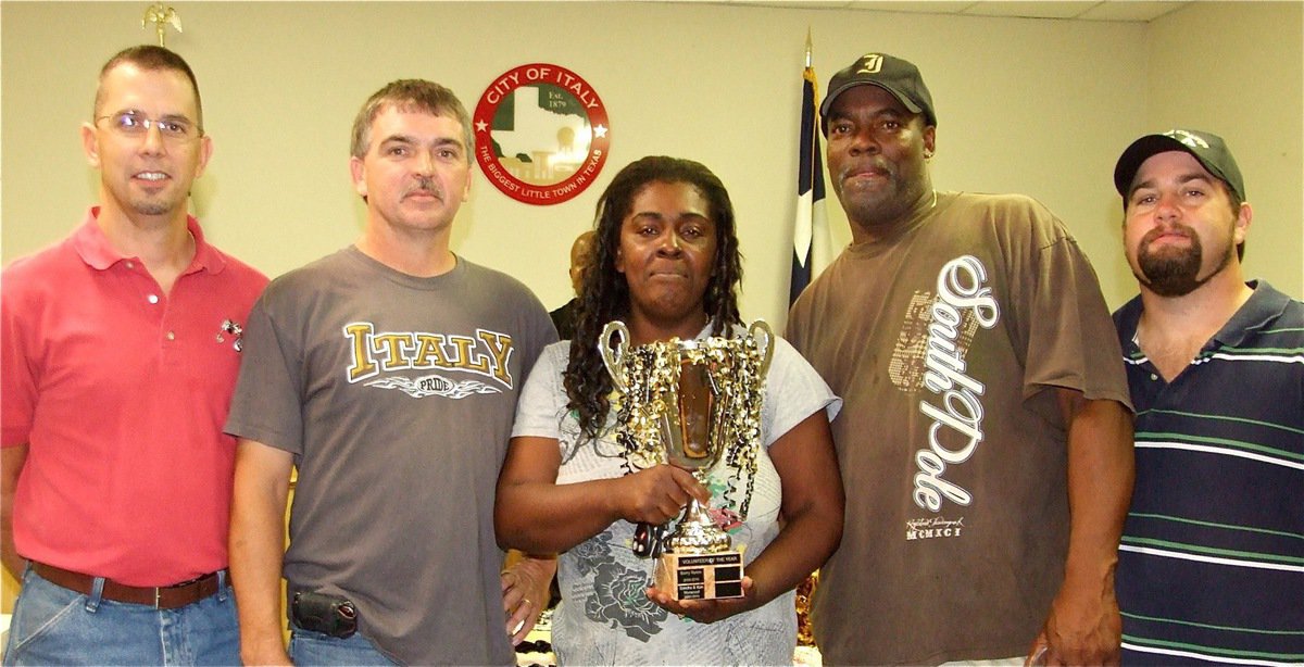 Image: Congratulations! — IYAA officers Stephen Mott, Gary Wood and Barry Byers congratulate 2010 IYAA Volunteers of the Year Sandra and Ken Norwood.