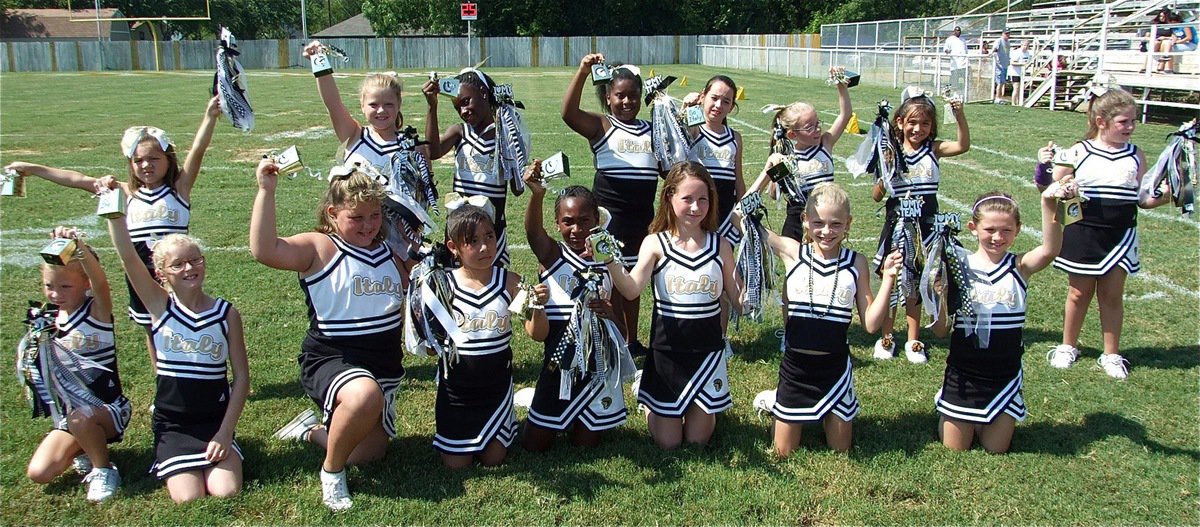 Image: Minor Cheerleaders — The IYAA cheerleaders ring their victory bells!