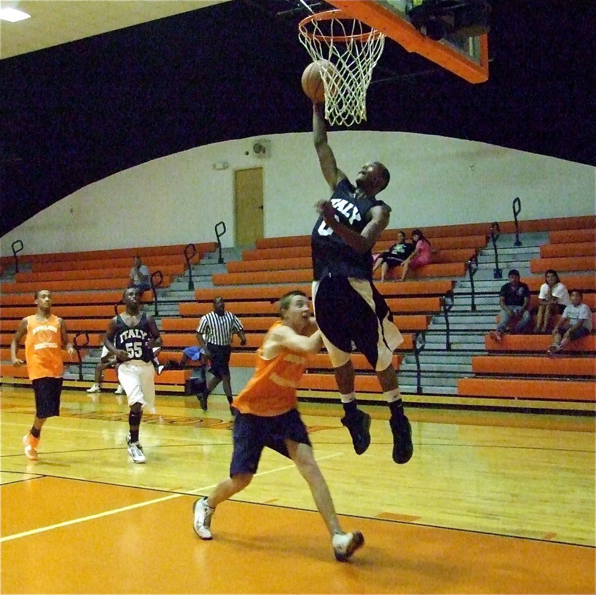 Image: Gladiators soar past Eagles during summer league play — How’s the weather up there? De’Andre Sephus leans in for another bucket. Playing in a dome away from home, the Italy Gladiators overwhelm the Avalon Eagles 72-21.