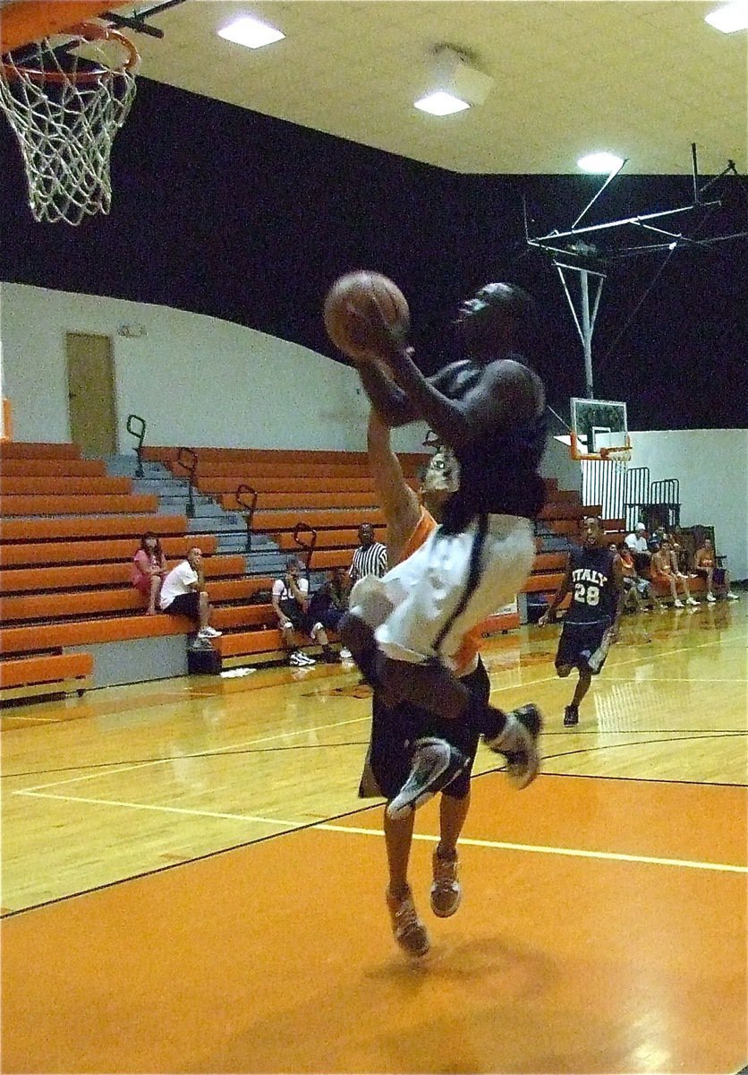 Image: Senio scores — Italy’s Jasenio Anderson attacks the rim for a fast break basket.