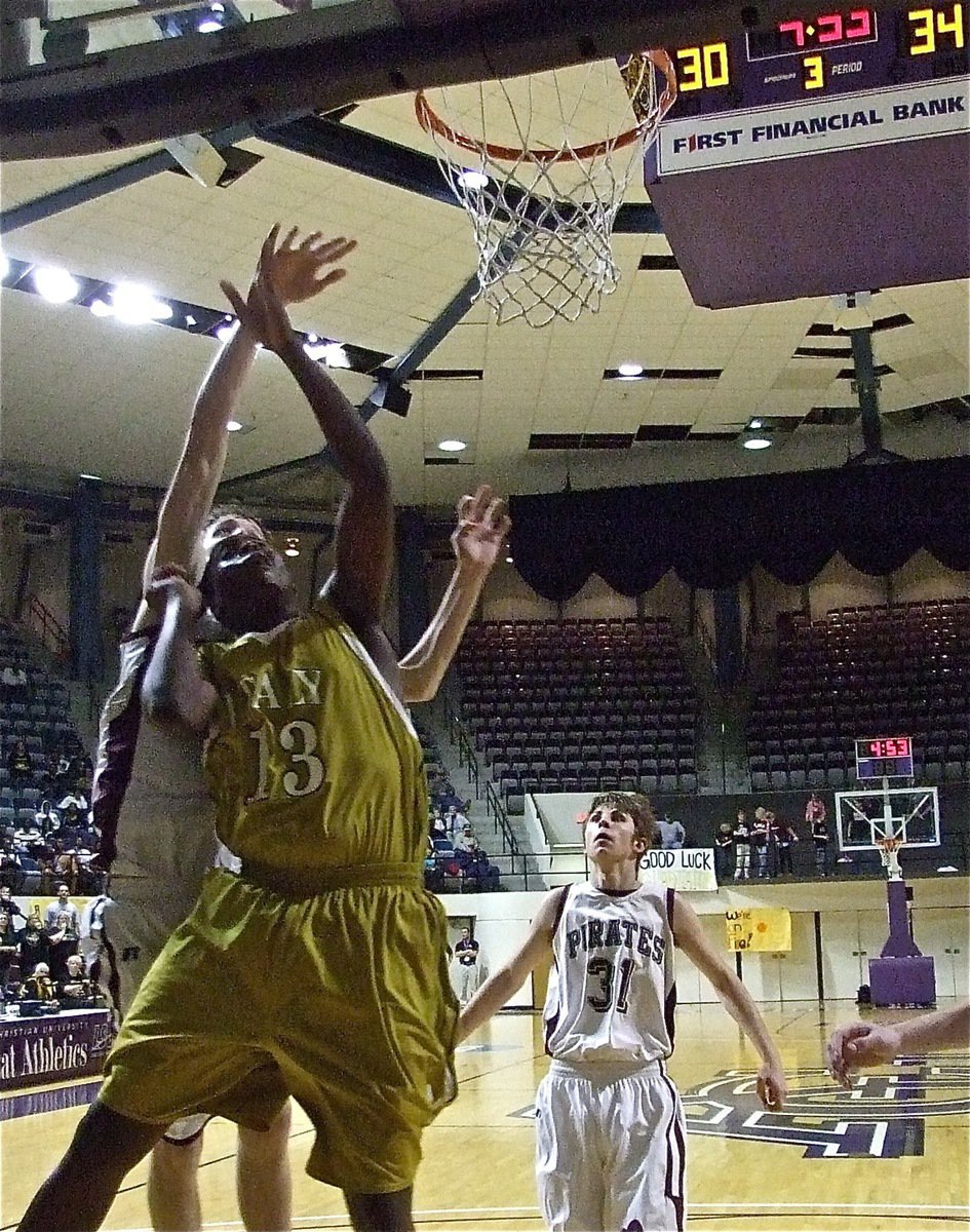 Image: Larry battles bigs — Mayberry defends his territory and drops in 2 points.