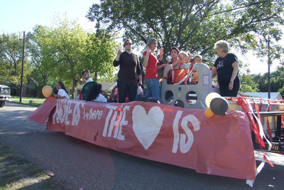 Image: FCCLA float — Mrs. Ann Hyles and the FCCLA class incorporated children in their float.