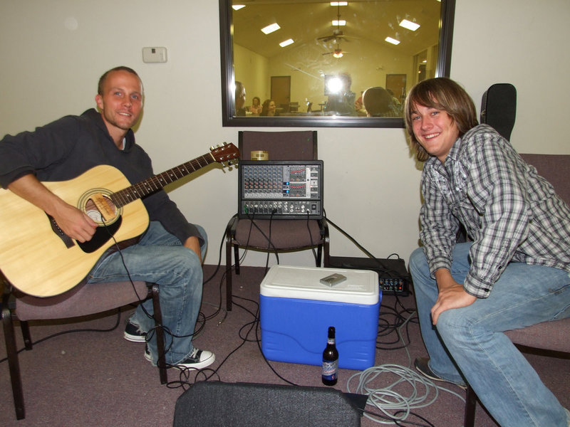 Image: Damon and Justin — Damon See and Justin Guthrie livened things up with their guitar pickin’ and singin’.