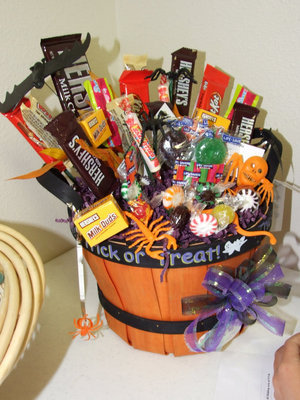 Image: $1,000 candy basket