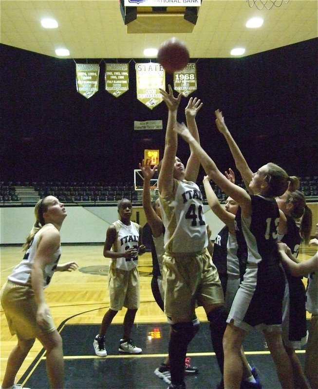 Image: Lewis scores — Jaclynn Lewis(41) takes on a pack of Lady Bulldogs to score 2 of her 12-points.