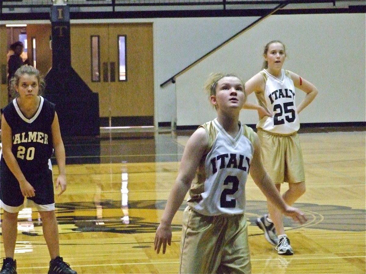 Image: Tara coaxes — Kelsey Nelson(25) looks on as Tara Wallis(2) tries to plead with her free shot.