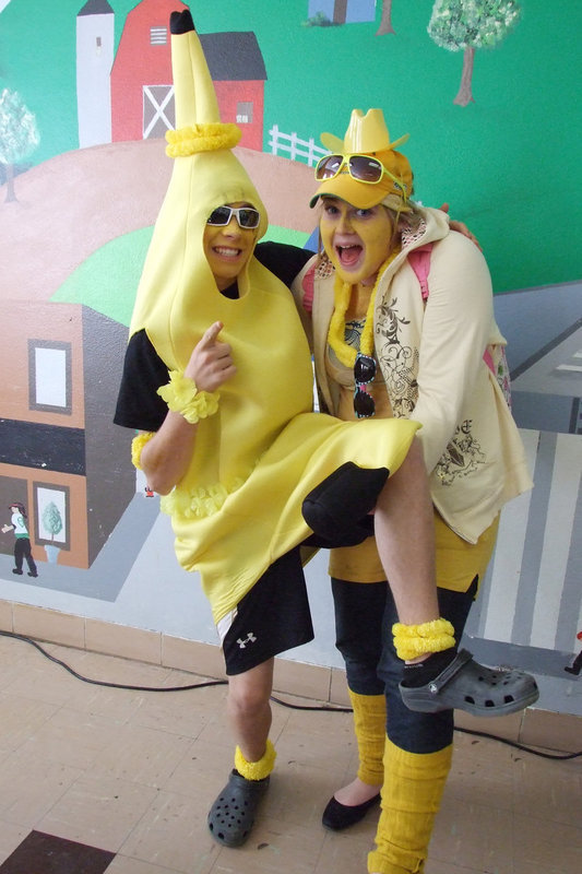 Image: Crownover and Geralds — Dan Crownover and Lauren Geralds take the cake and the banana too.