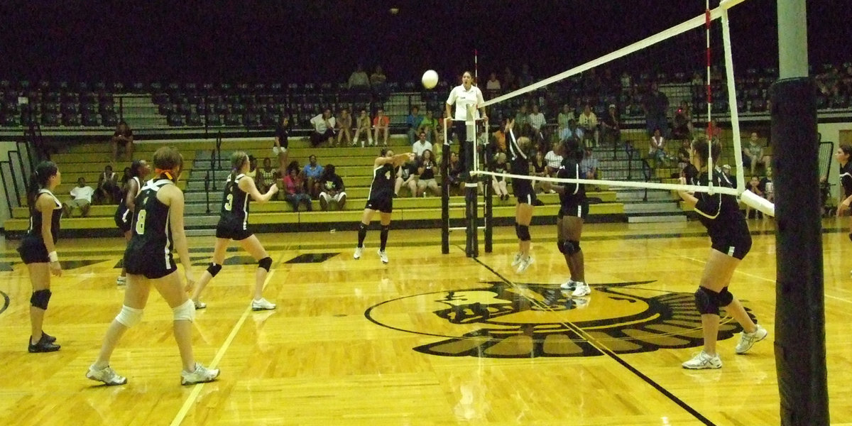 Image: Anna Viers — Anna takes control of the ball.