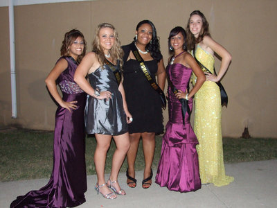 Image: Queen nominees — (L-R) Maria Estrada, Shelbi Gilley, Amber Mitchell, Jessica Hernandez and Melissa Smithey.