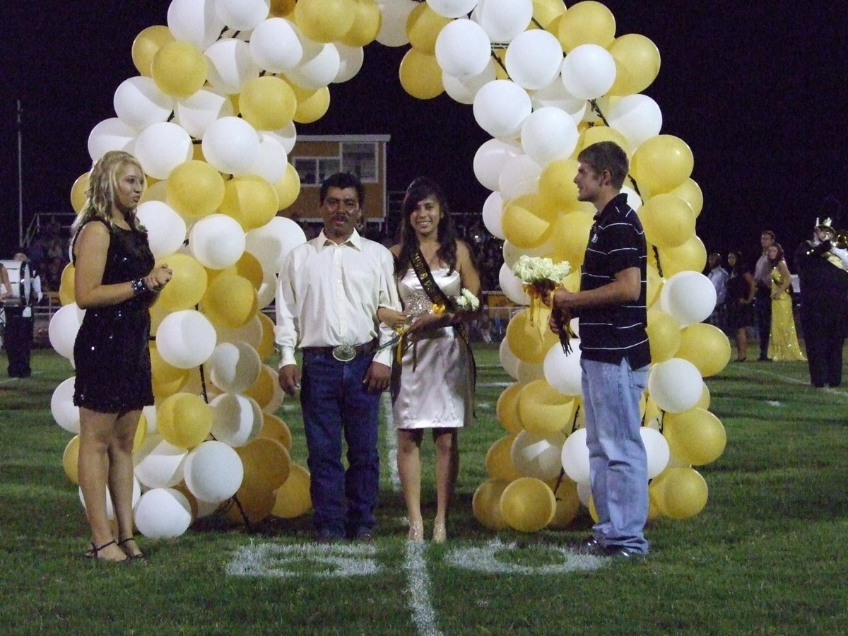 Image: Alma is excited — Alma Suaste and her escort, Eduardo Suaste.