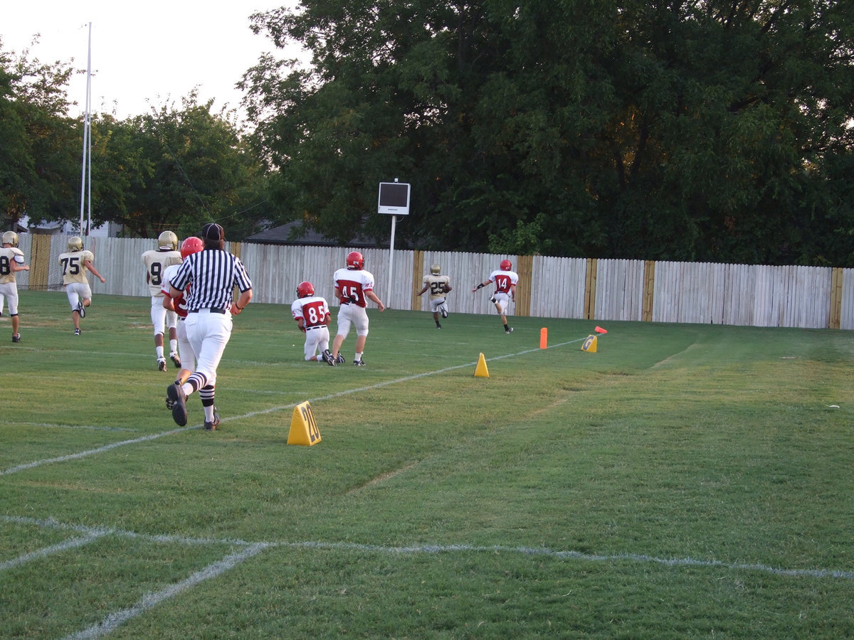 Image: Leaves ’em behind — #25 Mike Clark gave Italy an 18-0 lead as the Gladiators begin to pull away from the Panthers.