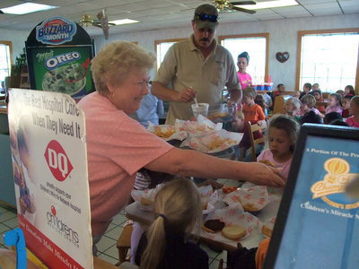 Image: French Fries Anyone? — Everyone was pitching in to help even the owner, Iva Mauldin.