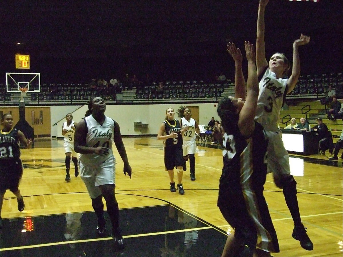 Image: Kaitlyn Rossa and her Lady Gladiator teammates are on a mission — The 1A Lady Gladiators from Italy are now 3-1 after messing with the Malakoff Lady Tigers. Malakoff held off a late rally by the Lady Gladiators to win 49-40 on Monday inside the Italy dome.