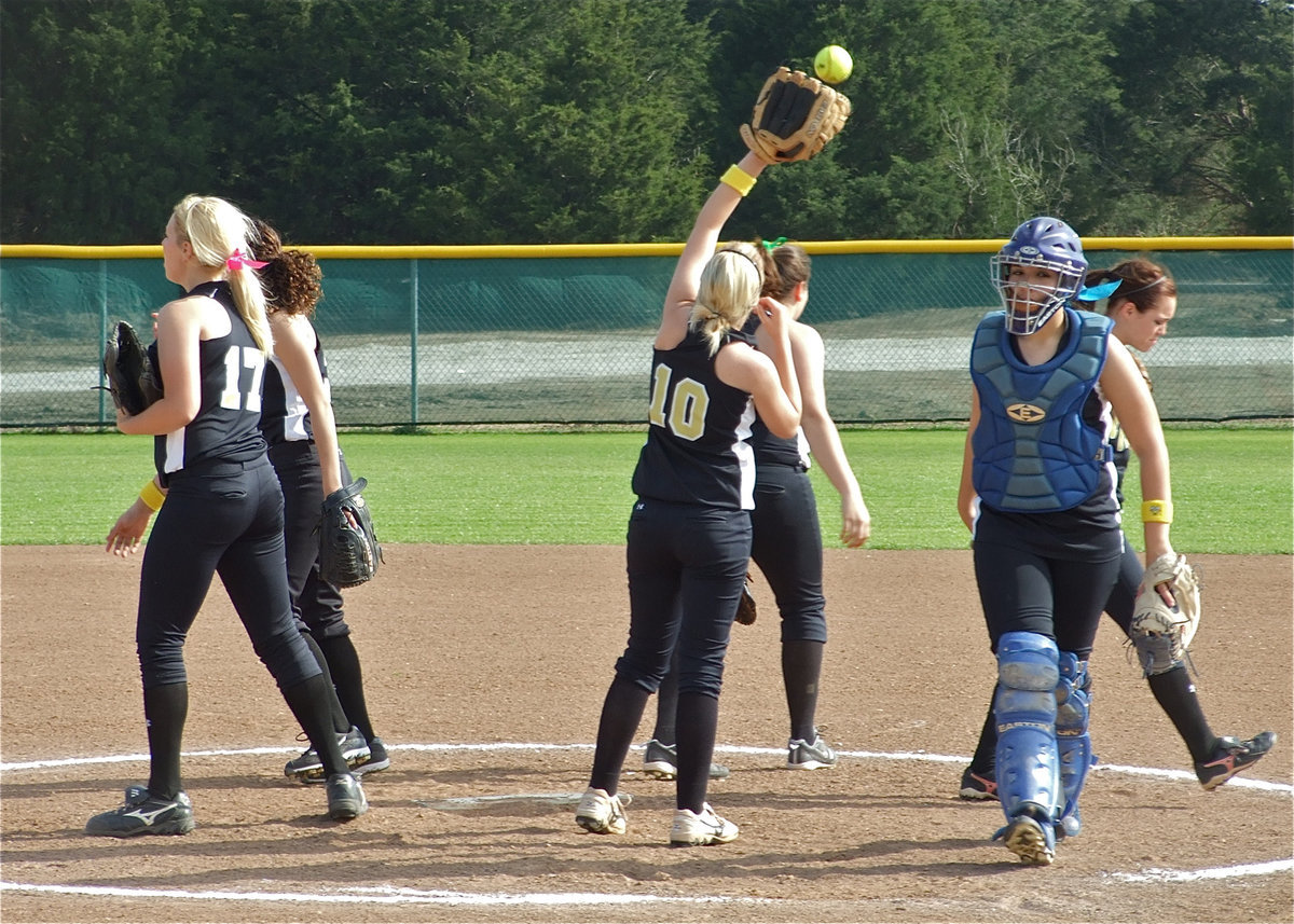 Image: Italy’s infielders break from the mound — Italy’s infielders meet at the pitchers mound after picking up a key out against the Hubbard Lady Jaguars on Thursday.