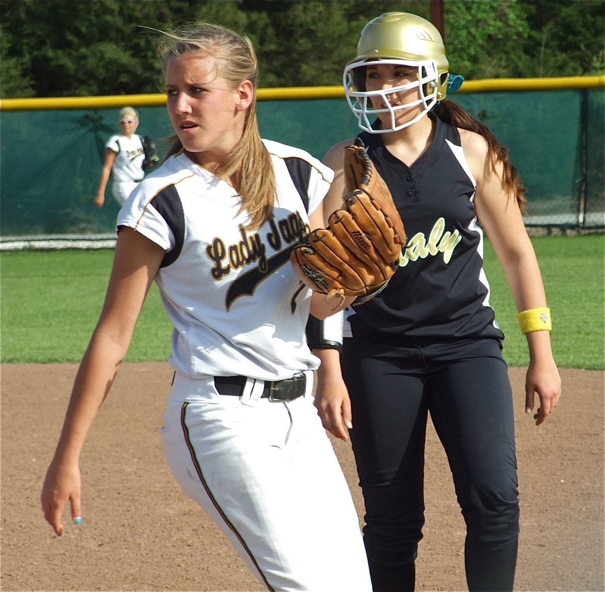 Image: Richards on first — Italy’s Alyssa Richards is working hard at first base.