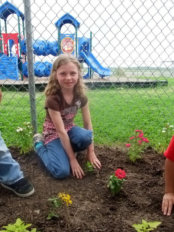Image: This is my Plant — This little girl had a lot of fun on Earth Day.