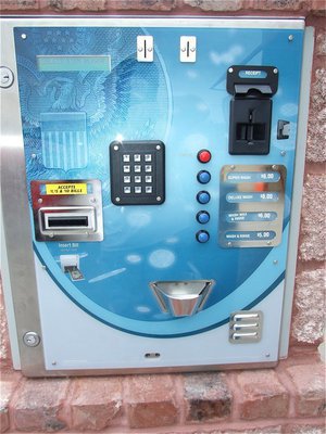 Image: Getting started — C5 Hyles Car Wash provides a machine cashier that accepts $1, $5 and $10 bills. You may also use a credit card or fee-backed debit card to start the Water Wizard process. Simply choose your wash package and follow the instructions.