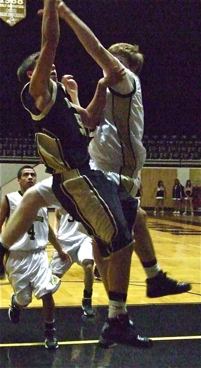 Image: JV vs. Varsity — Italy JV Gladiator Kyle Jackson(50) and his young teammates took it to the Palmer Varsity squad. The Bulldogs came from behind to win in the final seconds 51-50.