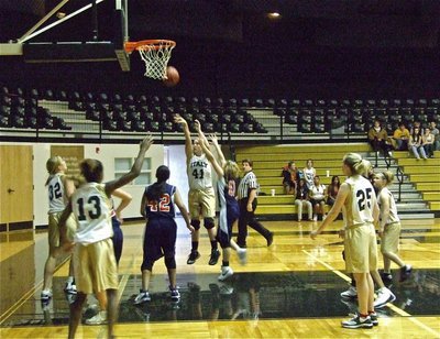 Image: Jaclynn scores inside — Jaclynn Lewis(41) banks in 2-points against the Lady Eagles.