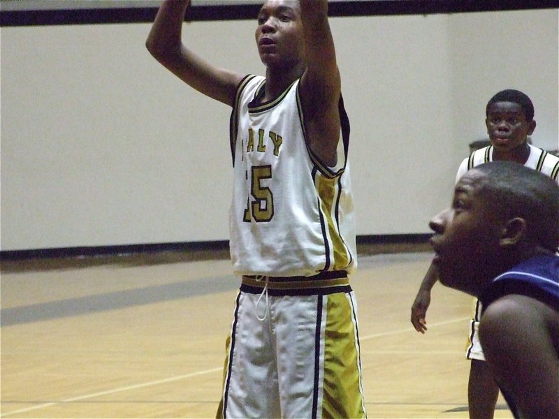 Image: Trey makes a free shot — Italy 8th grader, Trevon Robertson(15), knocks down a free throw.