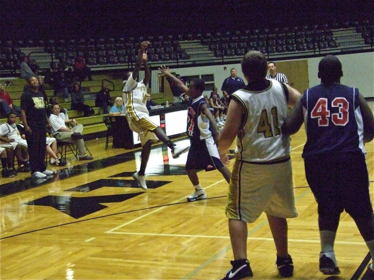 Image: Kevin Roldan(41) posts-up down low against the Red Oak Life Eagles.