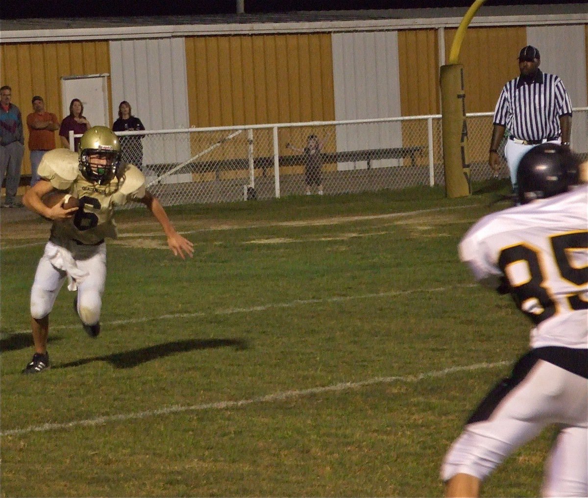 Image: Tony Wooldridge(6) — Tony Wooldridge (6) runs the Gladiators out of trouble and away from their own endzone.