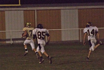 Image: Jase Holden(7) scores — Jase Holden(7) hauls in a touchdown pass and takes it to the fieldhouse!