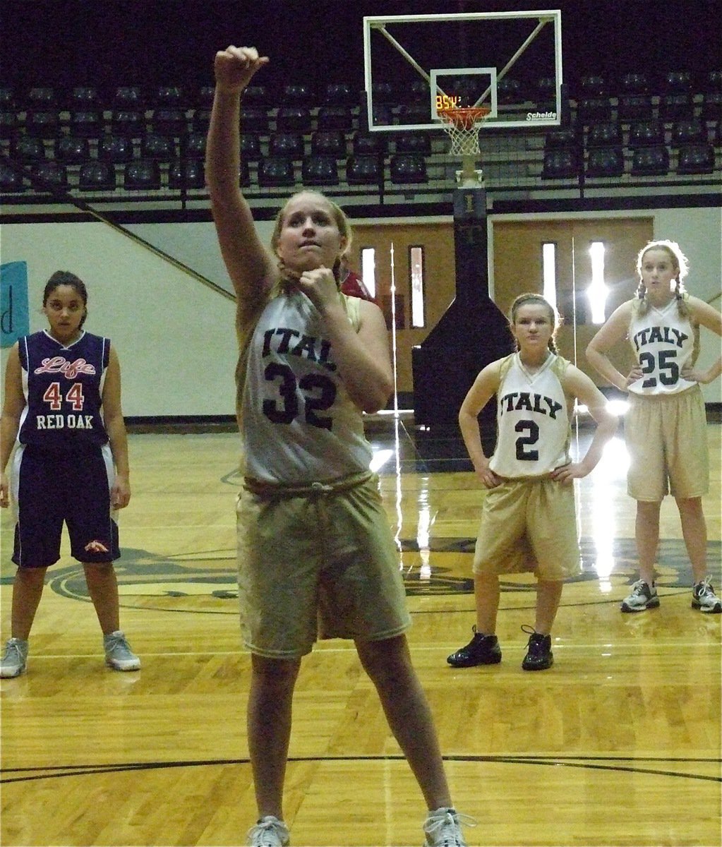 Image: Madison from the line — Madison Washington(32) takes a free shot while Tara Wallis(2) and Kelsey Nelson(25) provide an angelic backdrop.