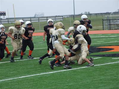 Image: Together we can! — The B-Team defense brings down a Ferris ball carrier.