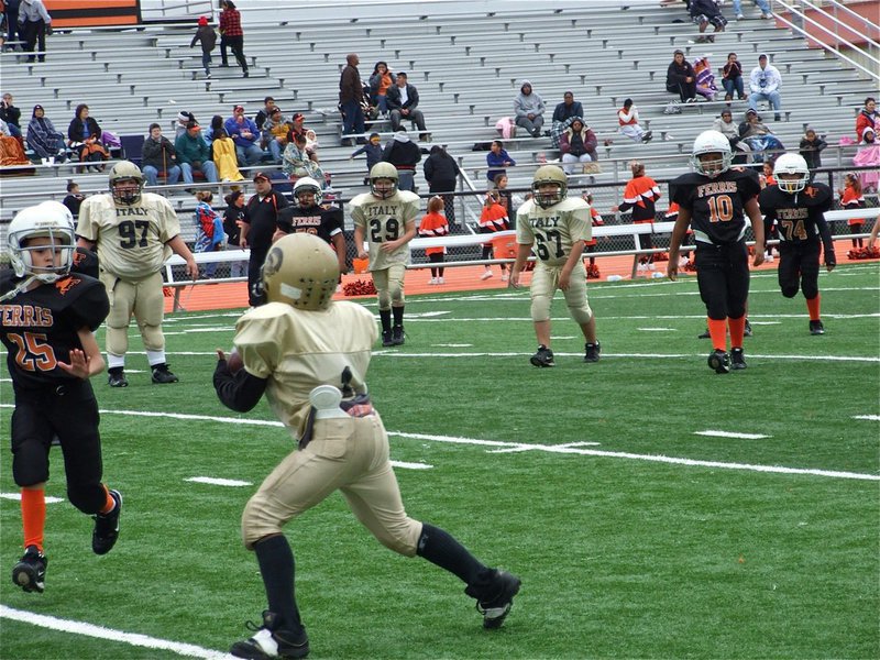 Image: He caught it! — Kendrick Norwood hauls in a pass against Ferris.