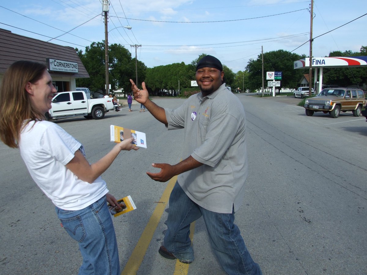 Image: Shedrick Walker, Kelly Svehlak — Who says volunteering can’t be fun?