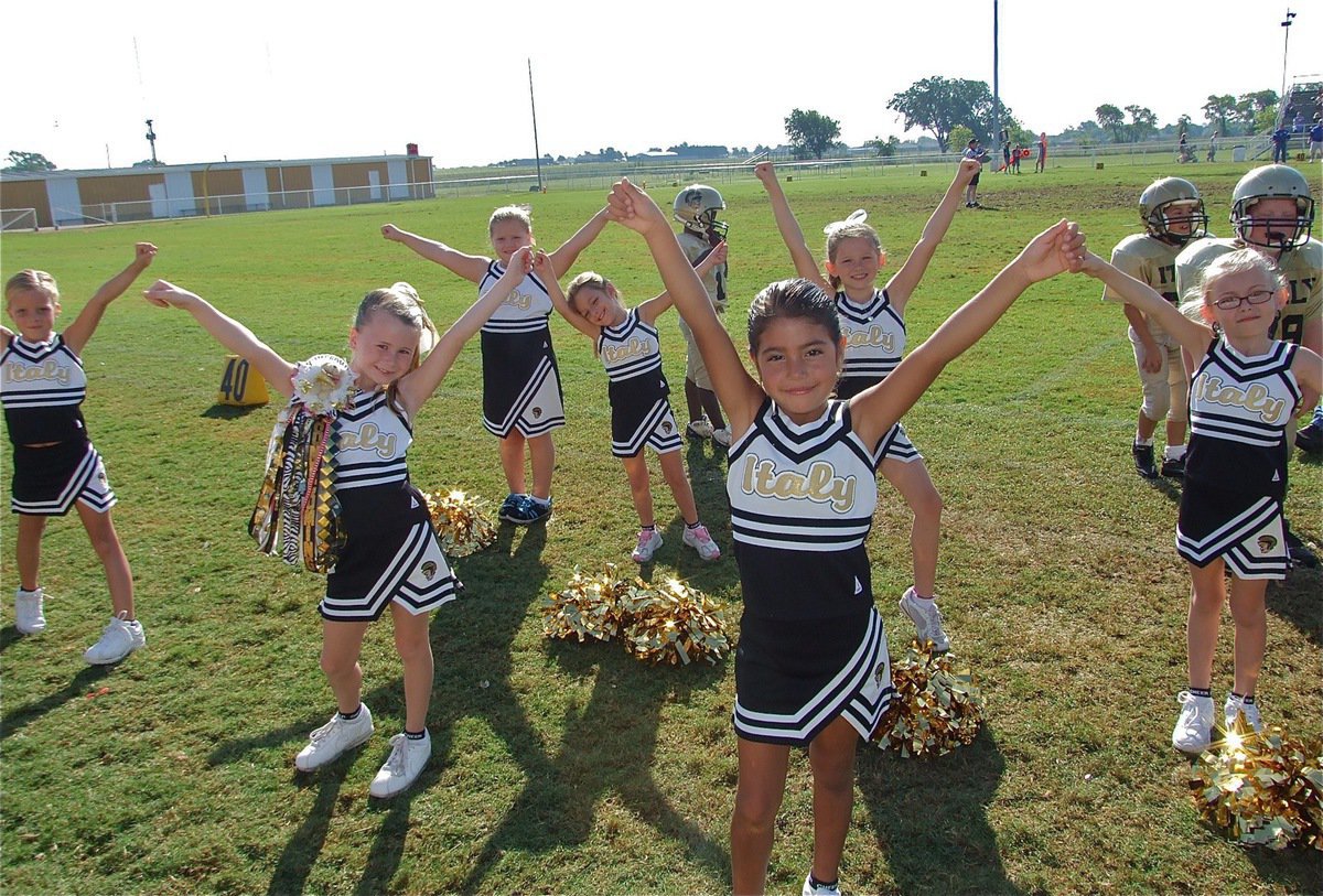 Image: Here we go Italy! — The 2009 IYAA Bantum Cheerleaders keep the C-team spirit up during Homecoming Saturday.