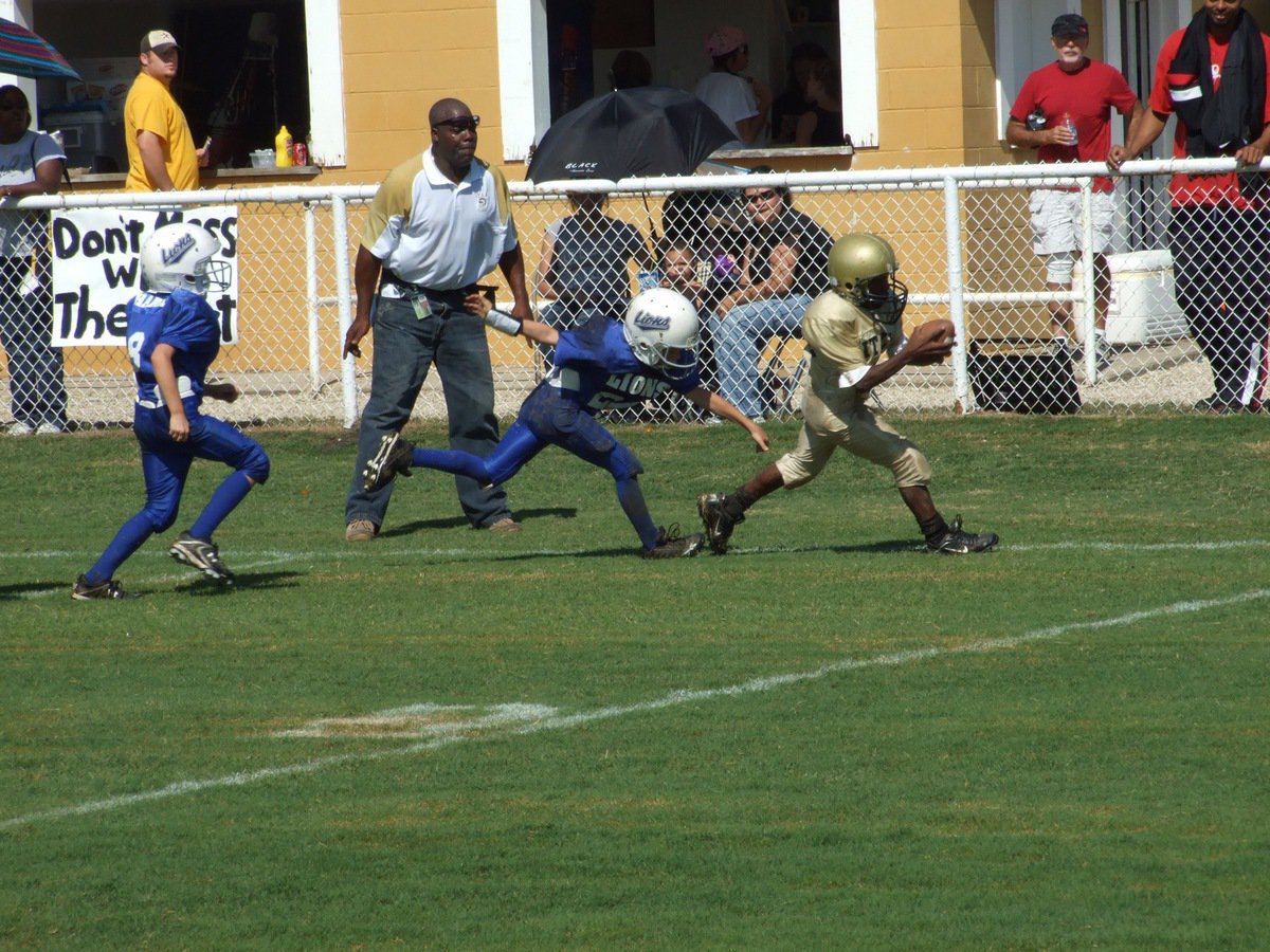 Image: Set for take off — Taron Smith lunges into the endzone and taps the pylon for 6-points against Blooming Grove.