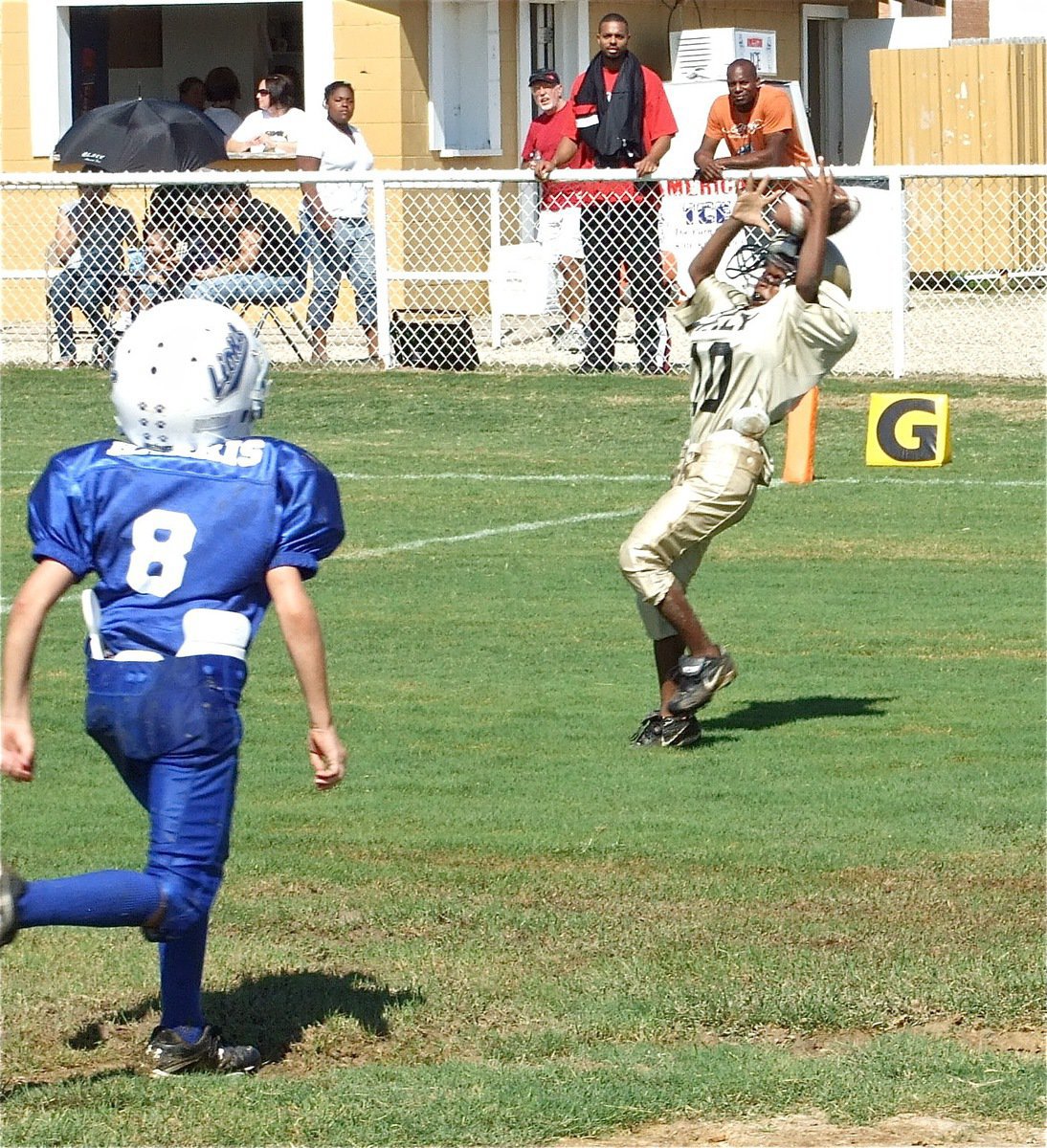 Image: Almost! — James Mcintyre tries to make a catch for the 2-point conversion.