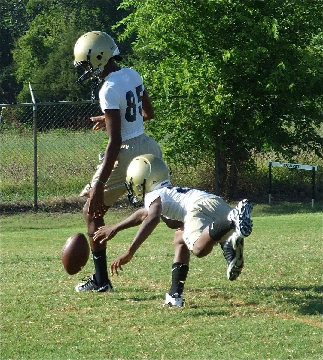 Image: Secret weapon — Italy launches their latest weapon, the EC22 hovercraft. Actually, that’s Eric Carson(22) harassing Paul Harris during his pass route.