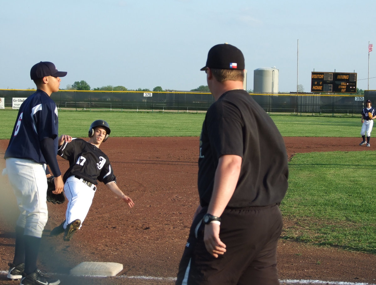 Image: Here comes Brandon — Brandon Souder runs to third and Red Oak Life still doesn’t know what hit ’em.