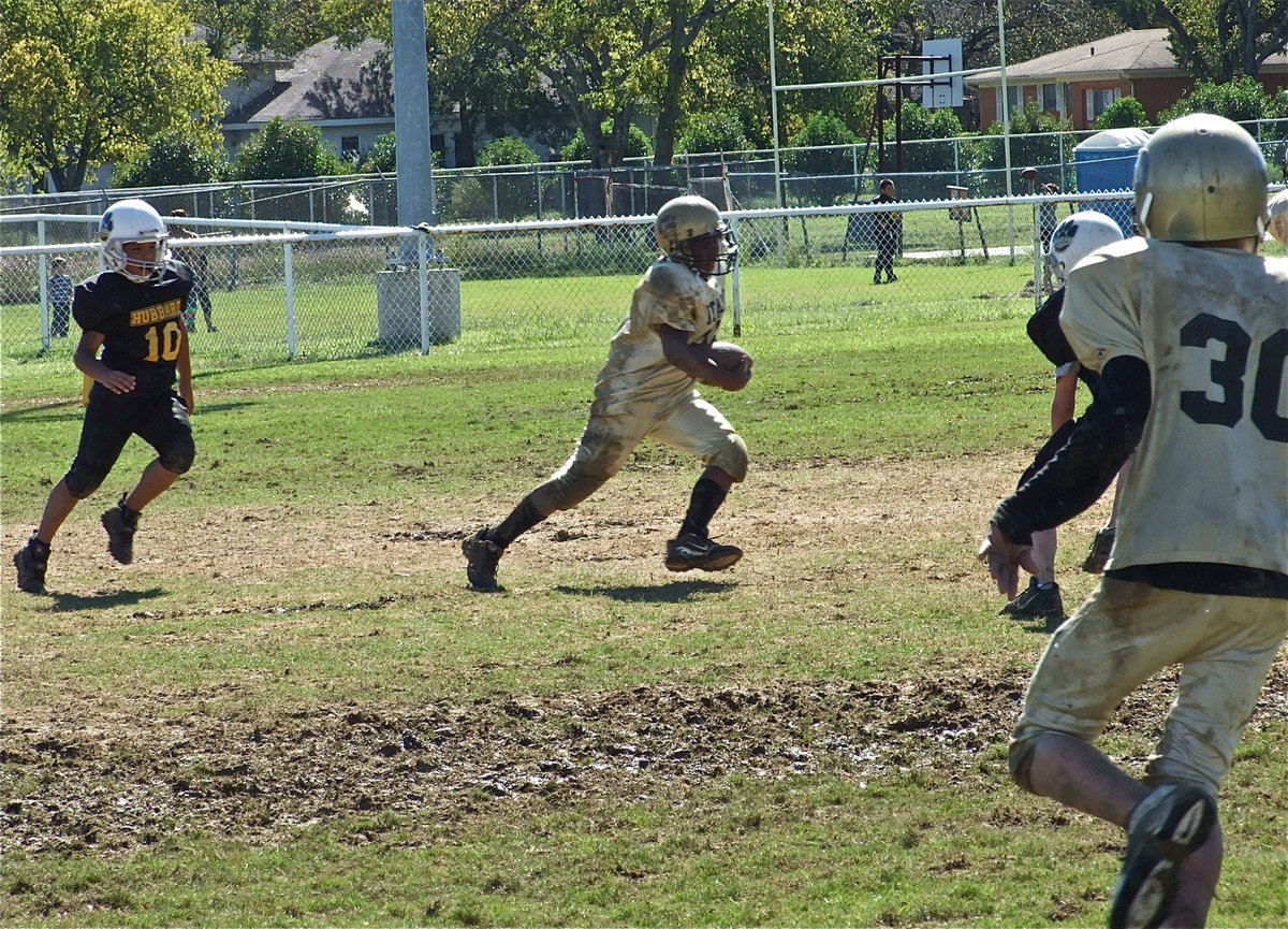 Image: Ken catches — Ken Norwood, Jr. hauls in a pass late in the game against Hubbard.