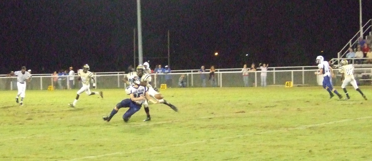 Image: Perfect? — Italy’s Desmond Anderson successfully breaks up a pass attempt by Frost. It was successful since there was no yellow flags thrown on the play.