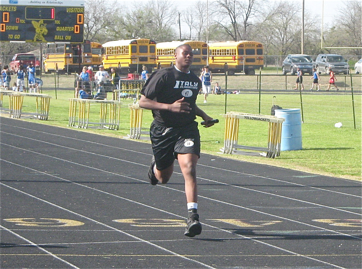 Image: Larry Mayberry — Mayberry helps Italy earn points as a part of the gravitationally challenged relay team.