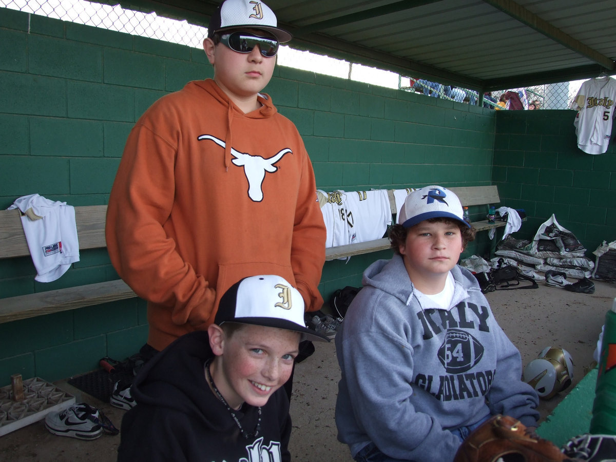 Image: The greatest managers ever — Smilin’ Ty Windham, Kevin Roldan and John Landon Byers help the Gladiators whenever they can.