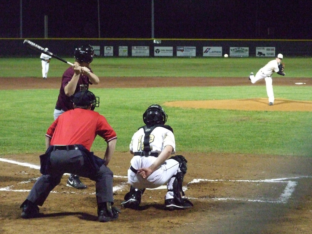 Image: Speed ball — The fearsome duo, Ryan and Justin, work against the Eagles offense.