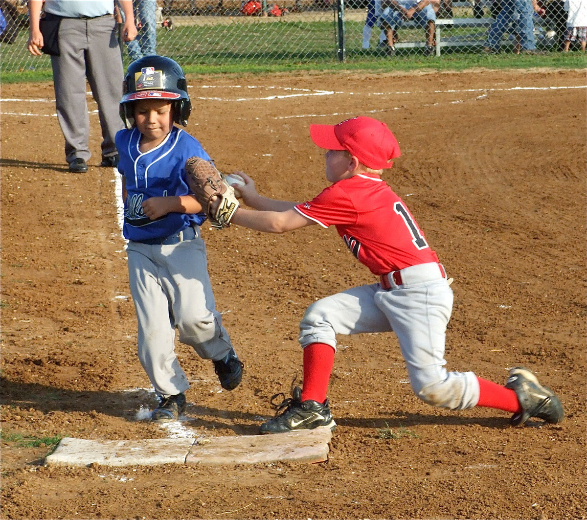 Image: What a play! — Italy’s first baseman, Ty Cash, flies in just in time to get the out.