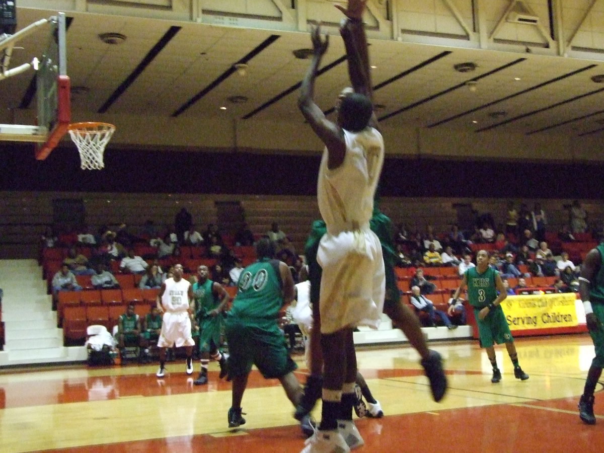 Image: Isaac Shoots Under Fire — Italy’s #10 John Isaac puts a shot up from the corner.