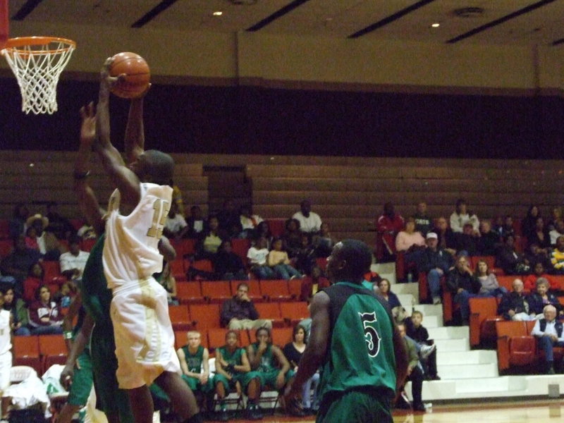 Image: Desmond Lays It Home — Italy’s #15 Desmond Anderson attacks the glass.