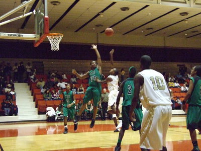 Image: Clemons In The Lane — Italy’s #2 Heath Clemons floats a tear drop over a Kerens defender.